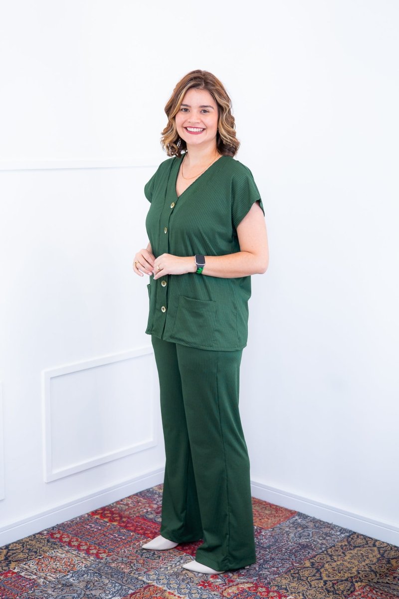 Conjunto Itália - Em Malha Canelada com Colete de Botões e Calça Pantalona