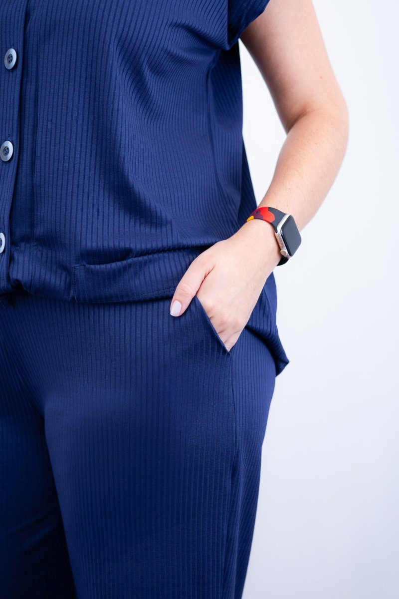 Conjunto Itália - Em Malha Canelada com Colete de Botões e Calça Pantalona