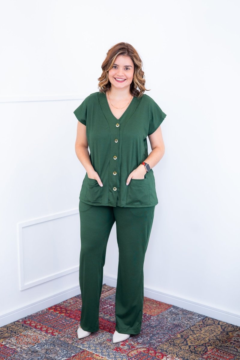 Conjunto Itália - Em Malha Canelada com Colete de Botões e Calça Pantalona