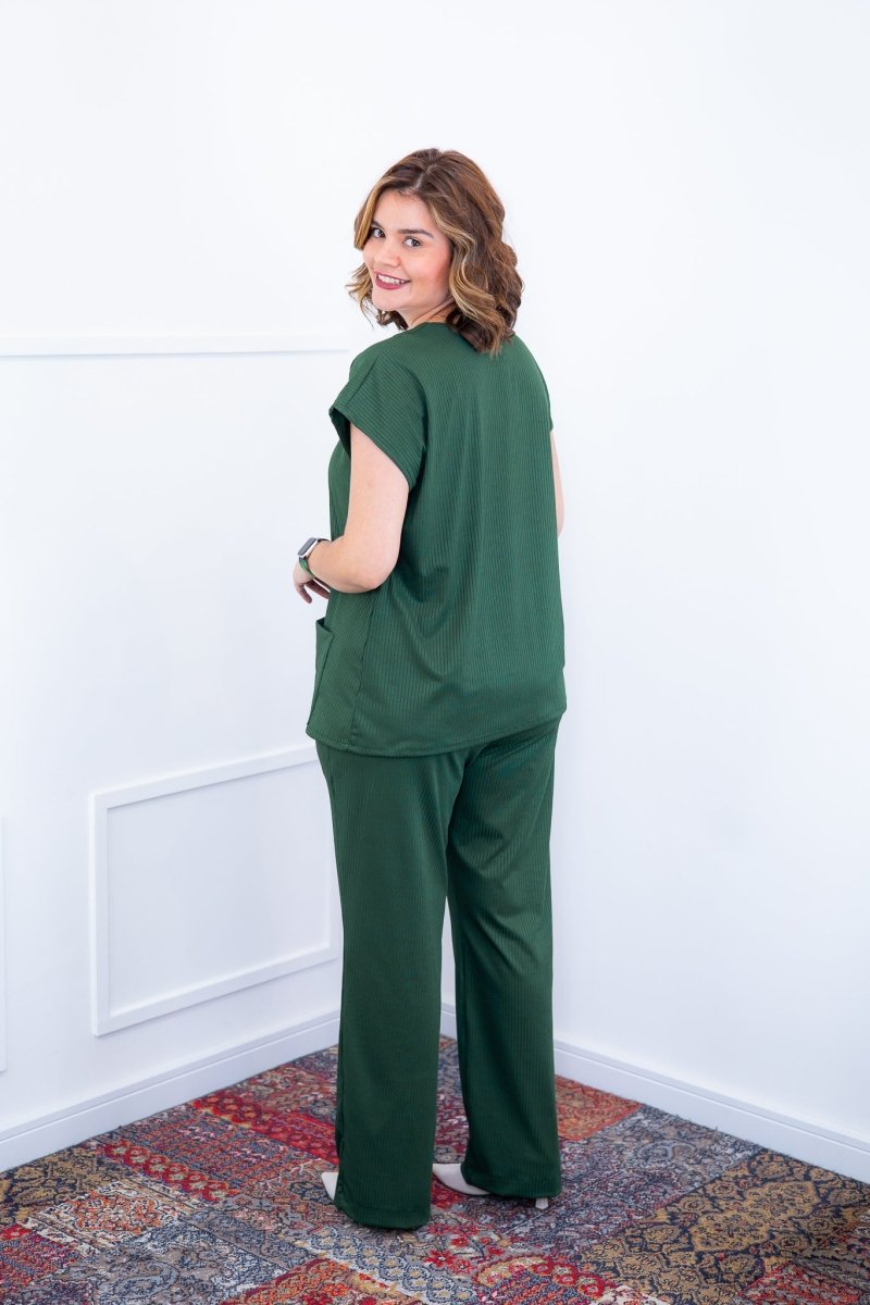 Conjunto Itália - Em Malha Canelada com Colete de Botões e Calça Pantalona