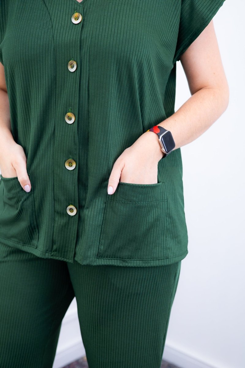 Conjunto Itália - Em Malha Canelada com Colete de Botões e Calça Pantalona