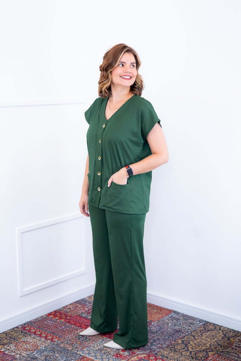 Conjunto Itália - Em Malha Canelada com Colete de Botões e Calça Pantalona