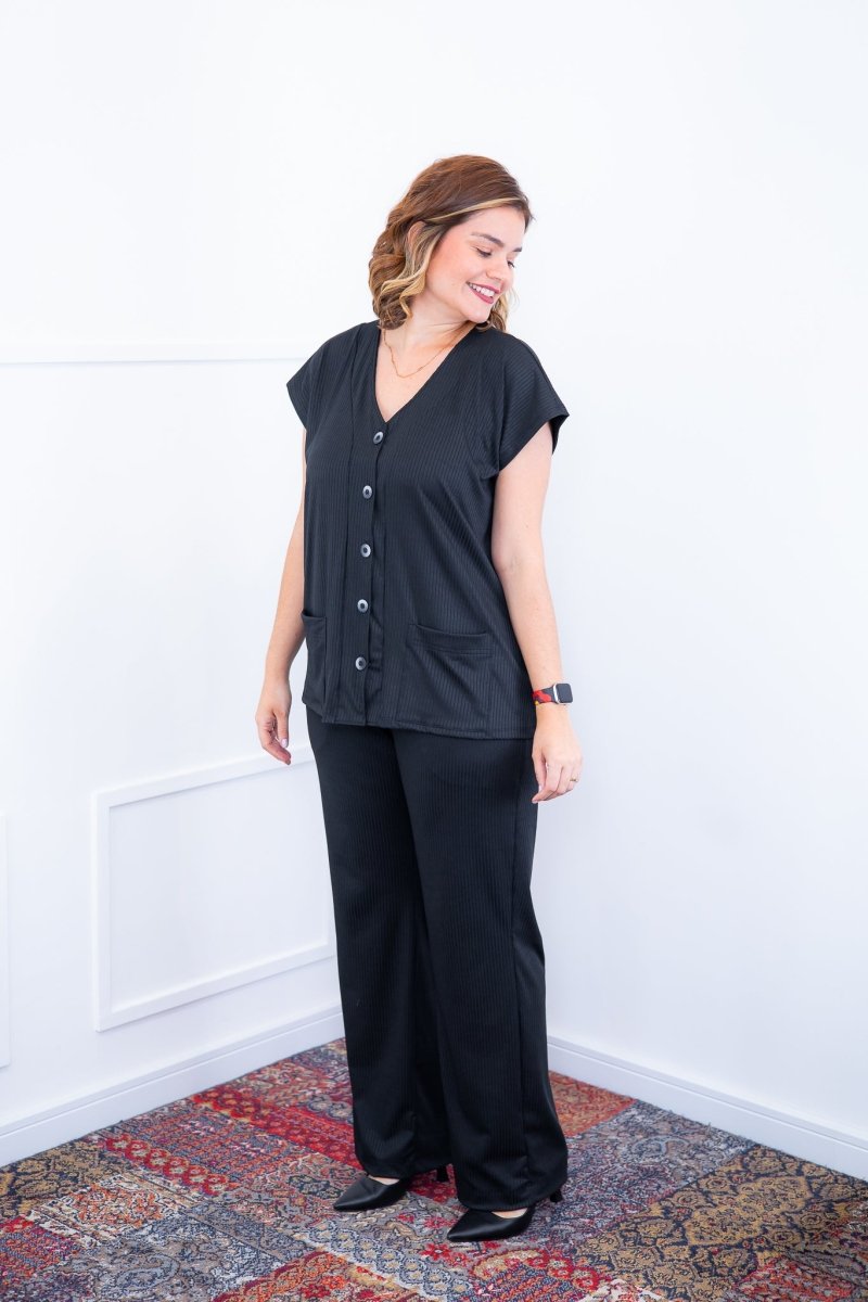 Conjunto Itália - Em Malha Canelada com Colete de Botões e Calça Pantalona