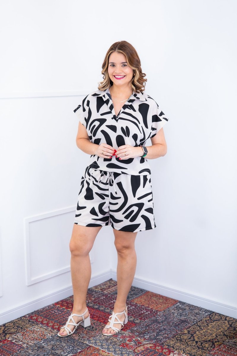 Conjunto Salvador – Bermuda e Blusa em Crepe com Estampa Geométrica