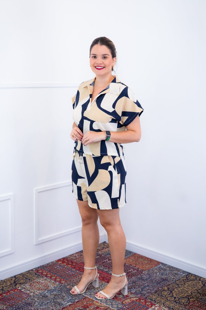 Conjunto Salvador – Bermuda e Blusa em Crepe com Estampa Geométrica