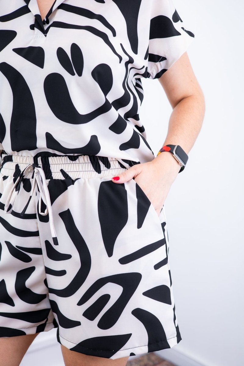 Conjunto Salvador – Bermuda e Blusa em Crepe com Estampa Geométrica