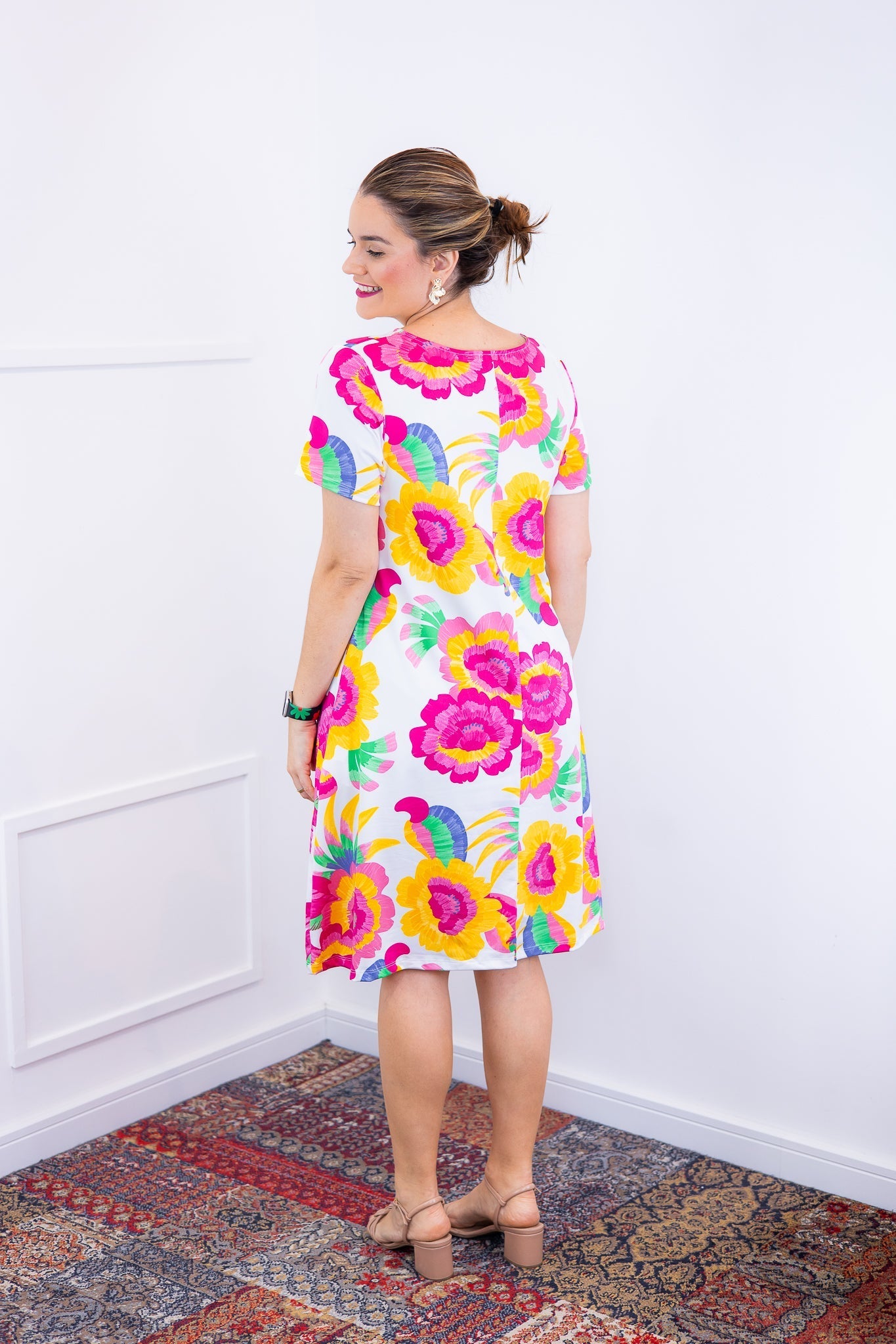 Vestido Sara - Malha Confort Deluxe Midi com Mangas e Bolsos