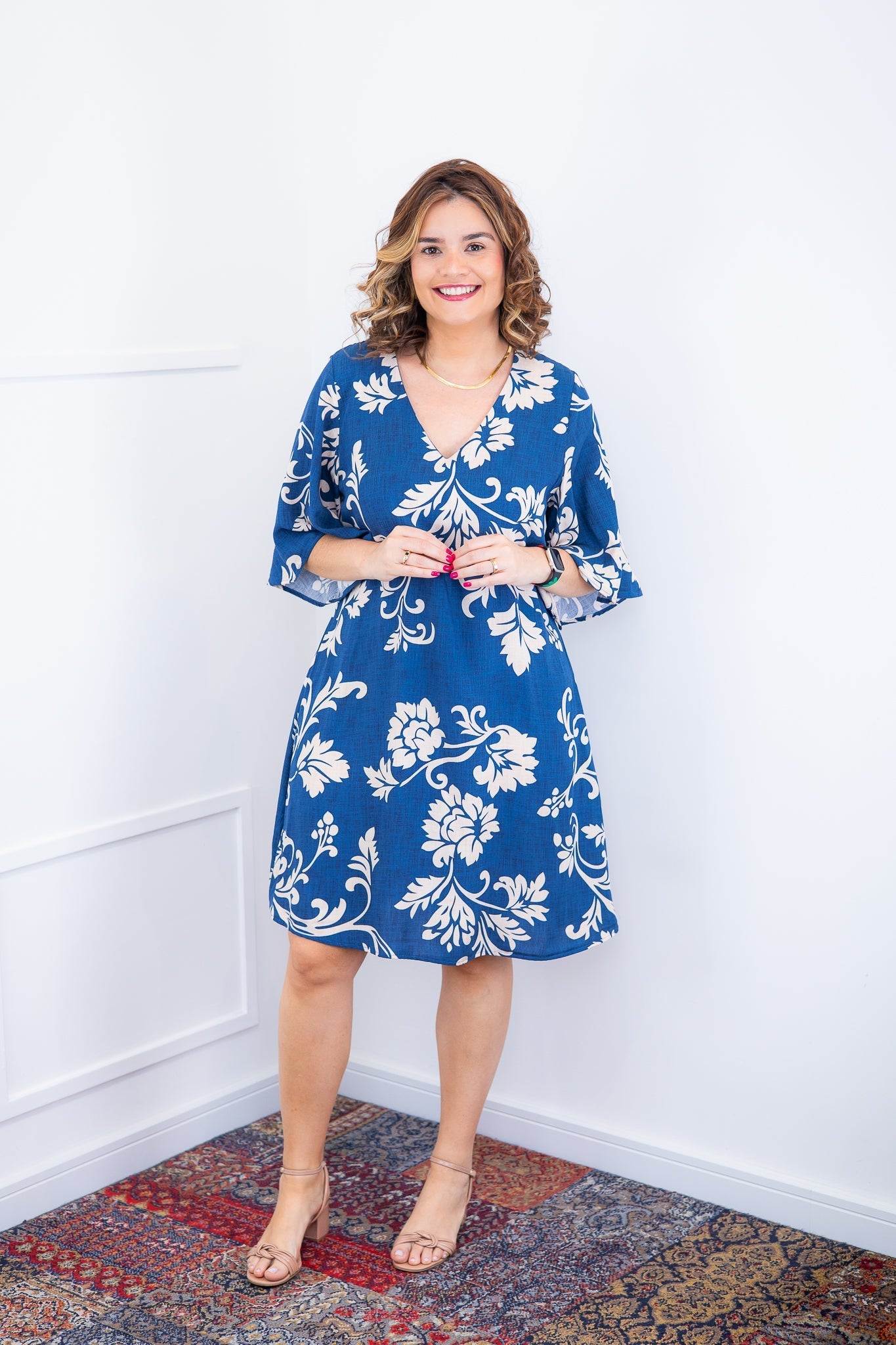 Vestido Sabrina - Decote V Manga Morcego em Viscolinho