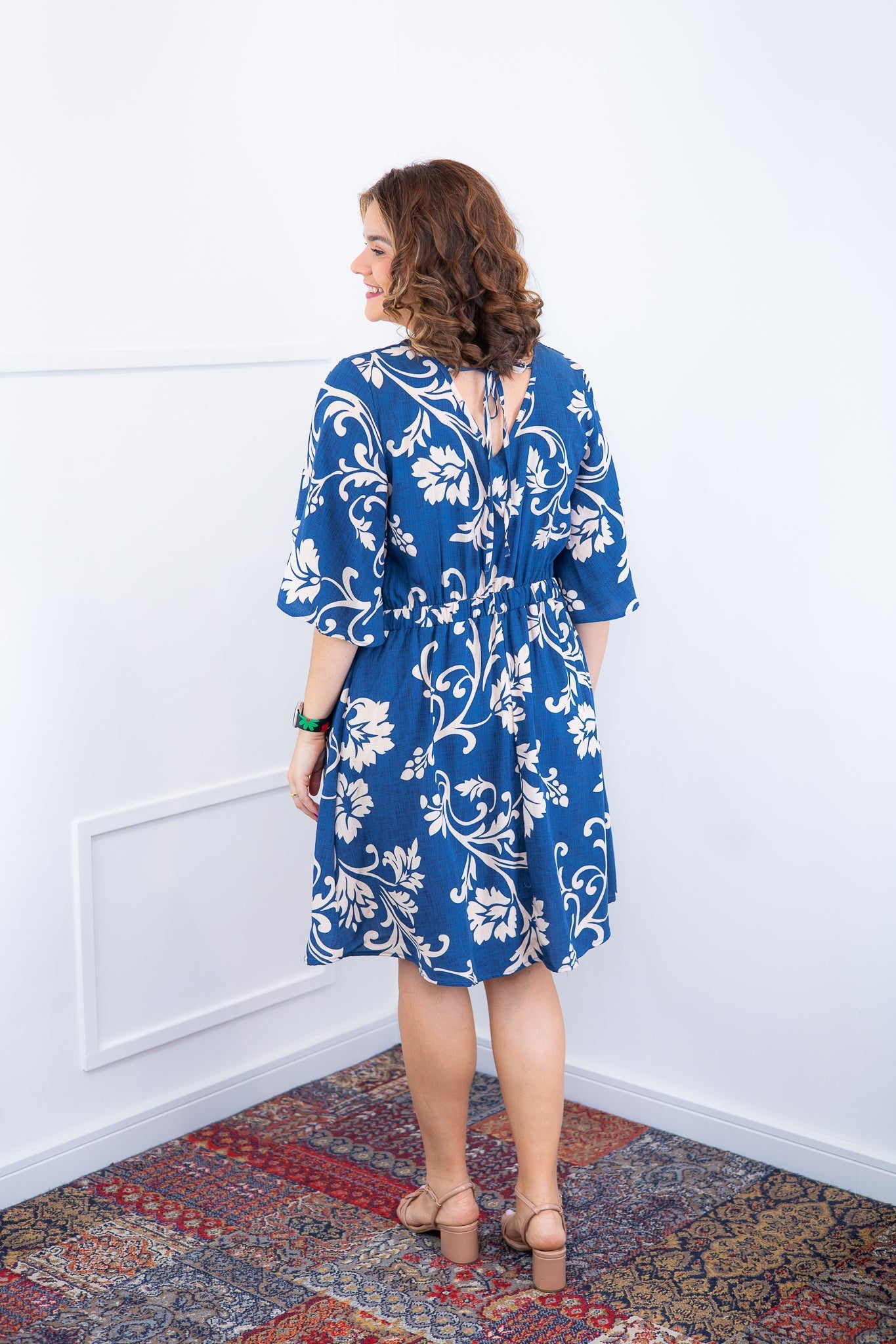 Vestido Sabrina - Decote V Manga Morcego em Viscolinho