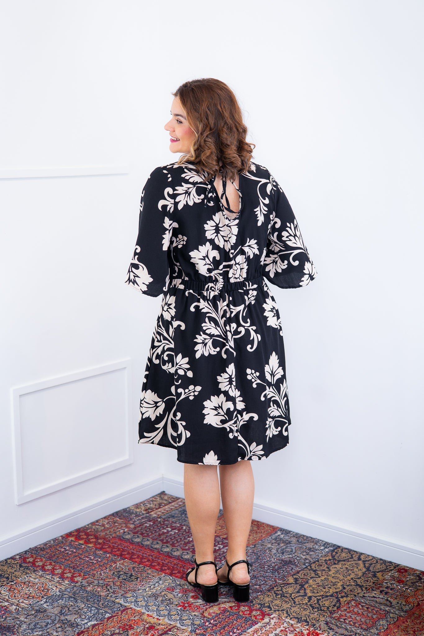 Vestido Sabrina - Decote V Manga Morcego em Viscolinho