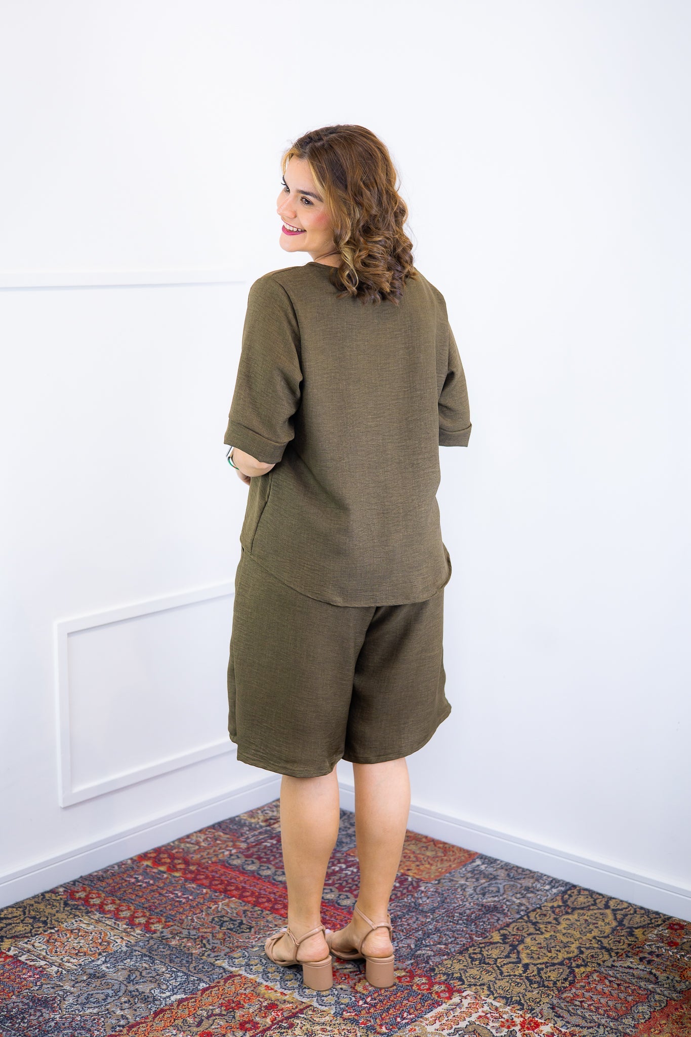 Conjunto Dulce – Blusa Oversized e Bermuda com Bolsos em Linho Light