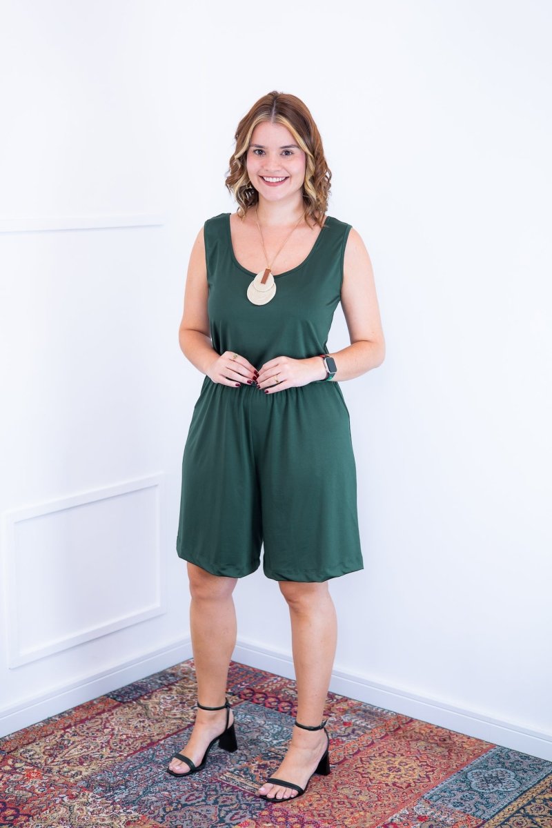 Macaquinho Dani - Regata com Bolsos Midi em Malha Confort