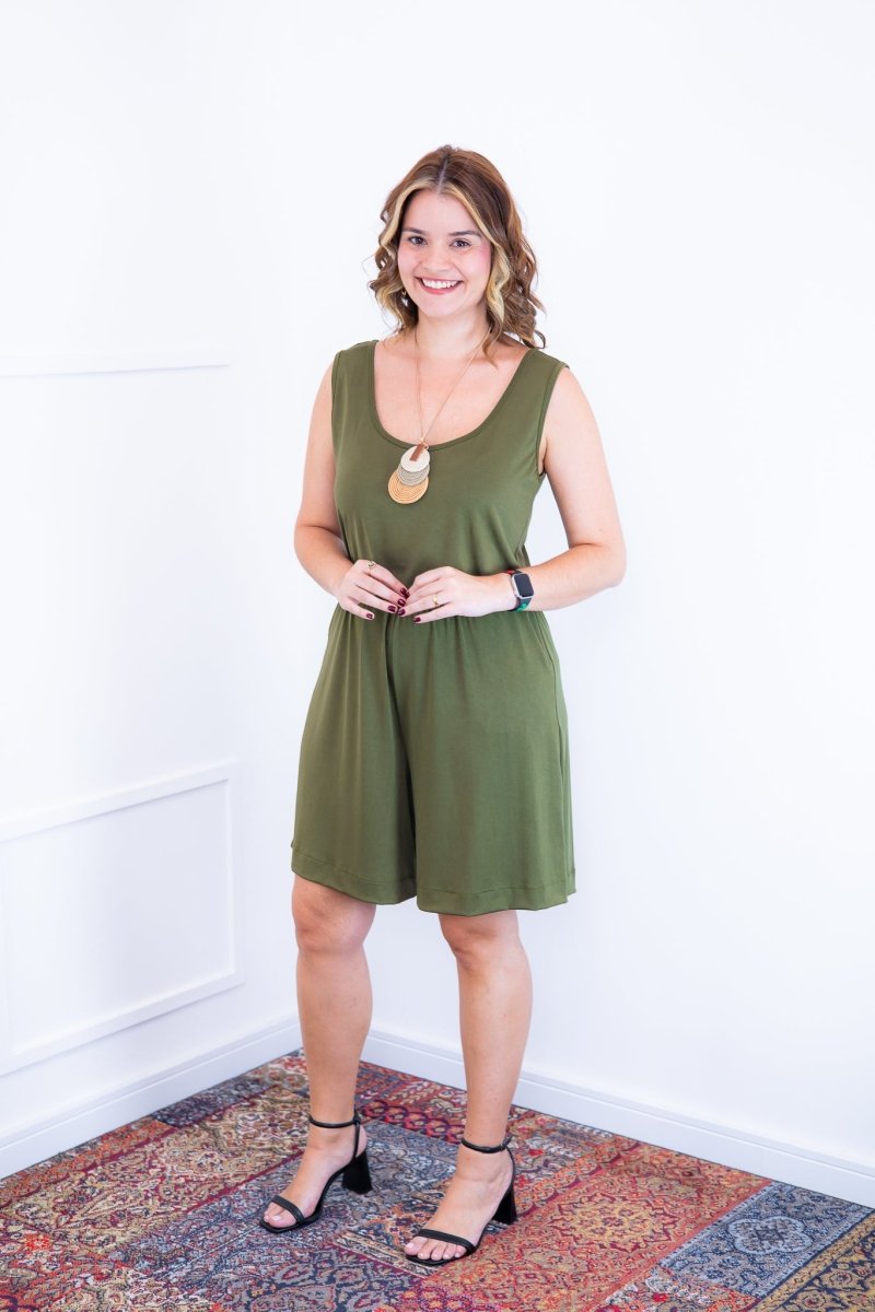 Macaquinho Dani - Regata com Bolsos Midi em Malha Confort