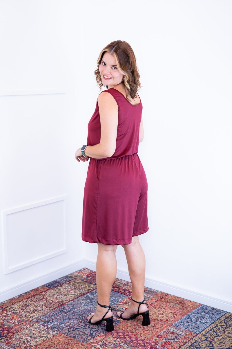 Macaquinho Dani - Regata com Bolsos Midi em Malha Confort