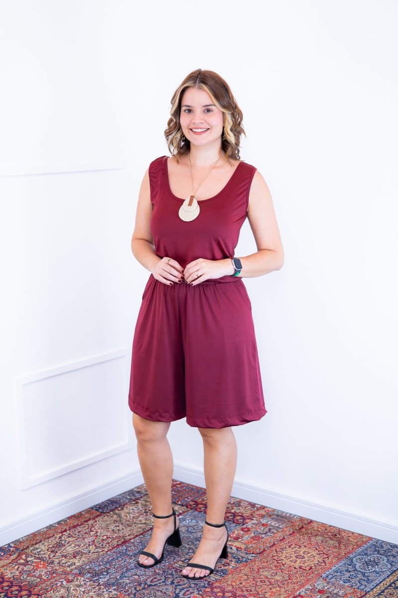 Macaquinho Dani - Regata com Bolsos Midi em Malha Confort