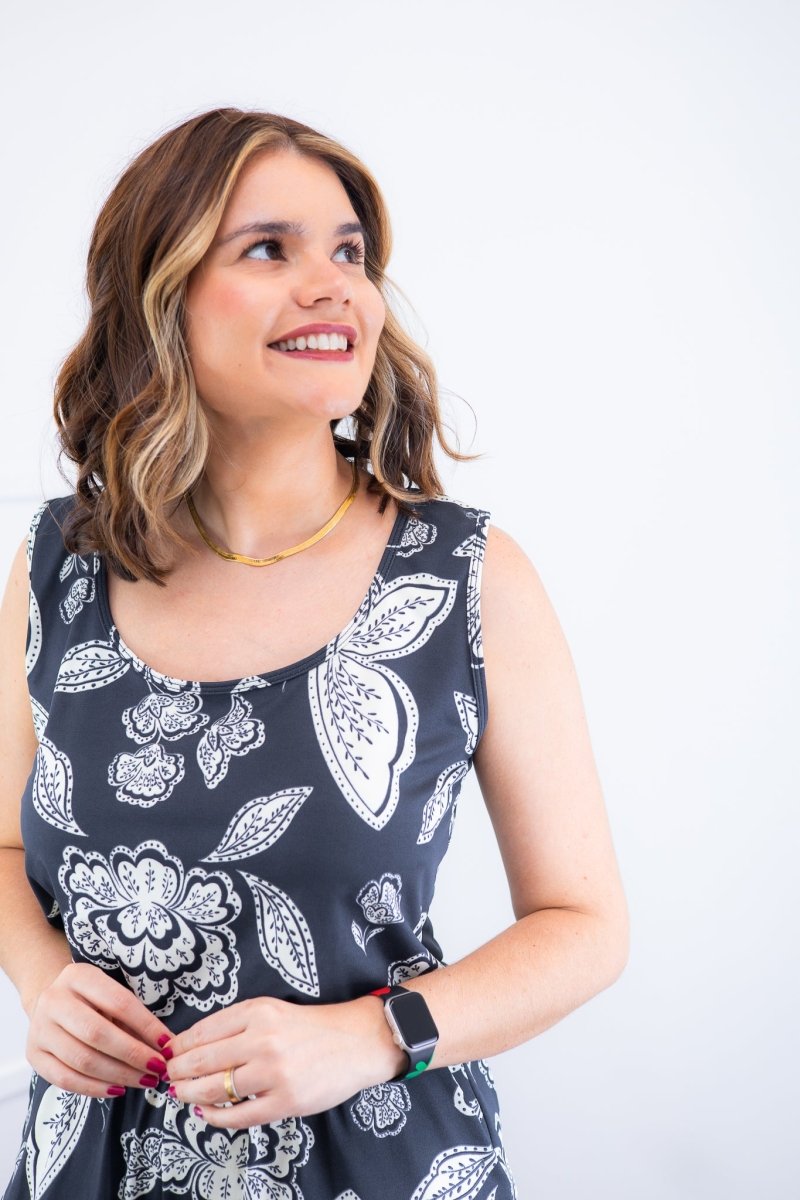 Macaquinho Dani - Regata com Bolsos Midi em Malha Confort Deluxe