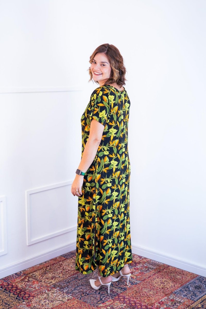 Vestido Antonella – Decote V com Fendas Laterais em Malha Confort