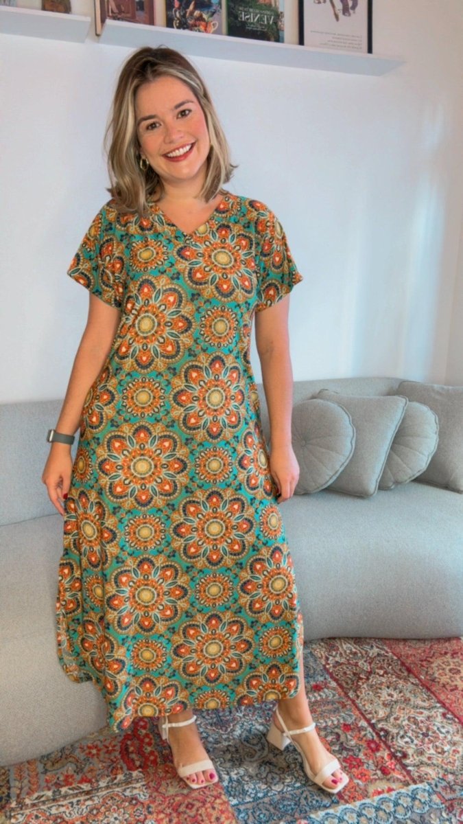 Vestido Antonella – Decote V com Fendas Laterais em Malha Confort