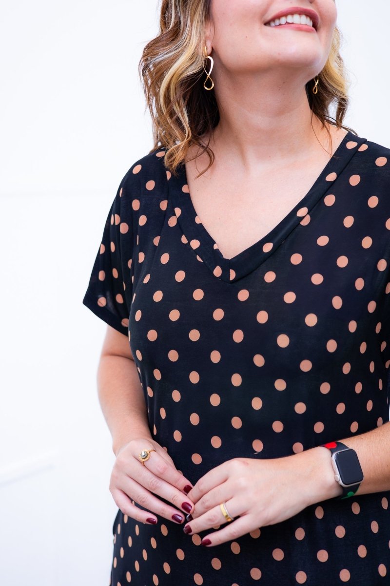 Vestido Antonella – Decote V com Fendas Laterais em Malha Confort