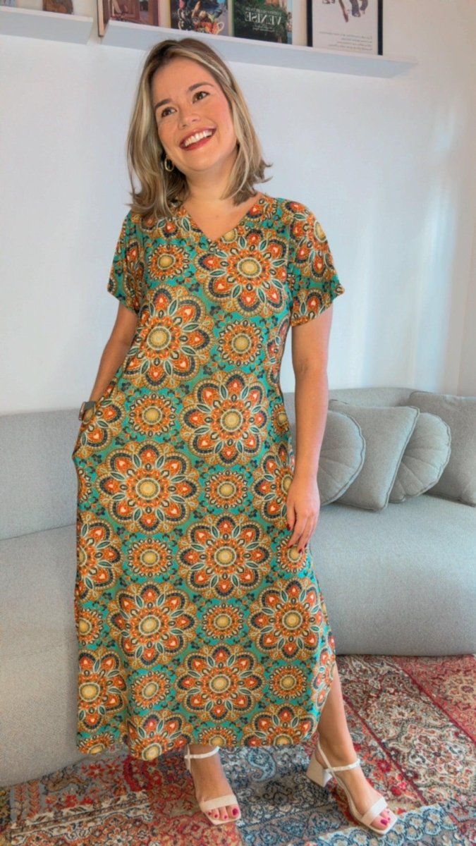 Vestido Antonella – Decote V com Fendas Laterais em Malha Confort