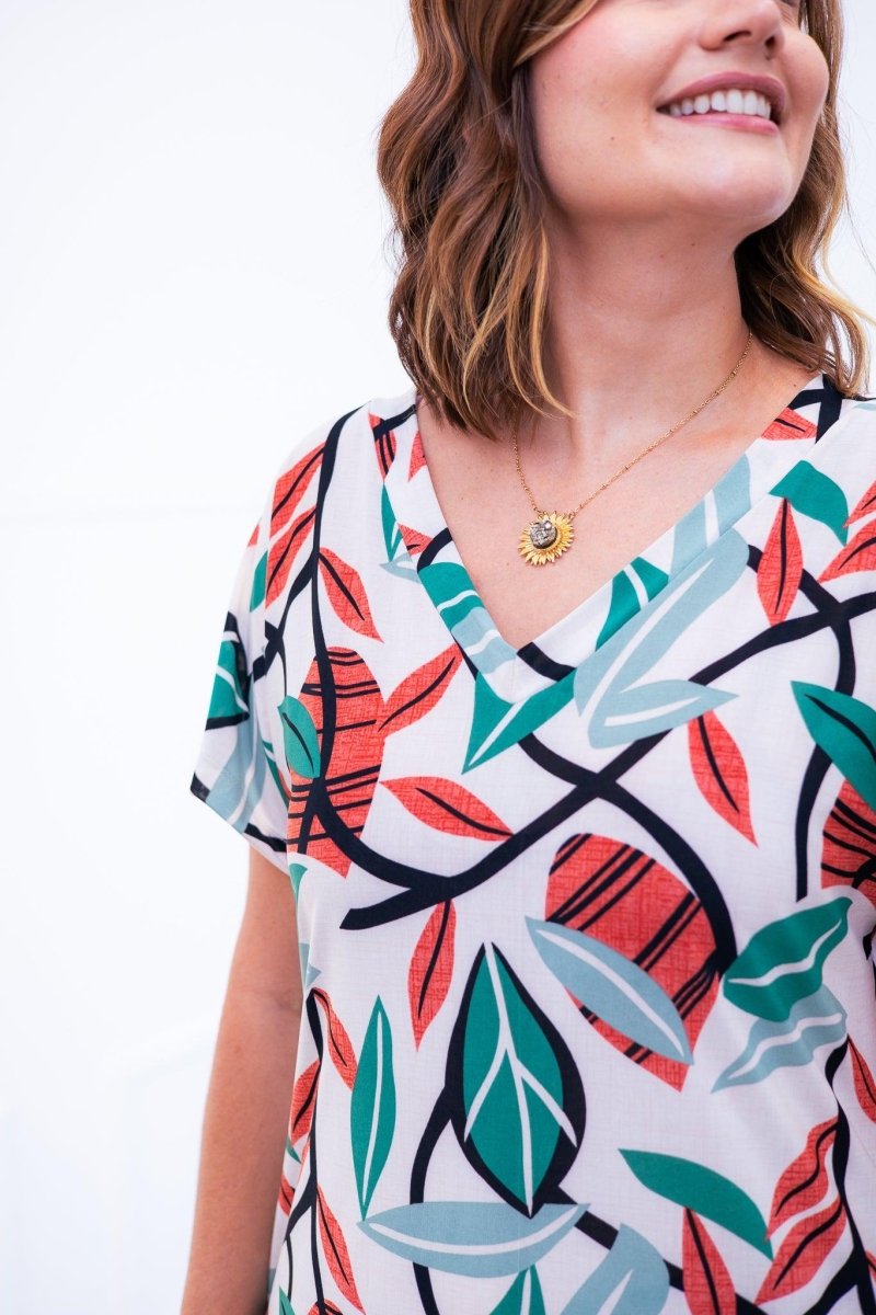 Vestido Antonella – Decote V com Fendas Laterais em Malha Confort