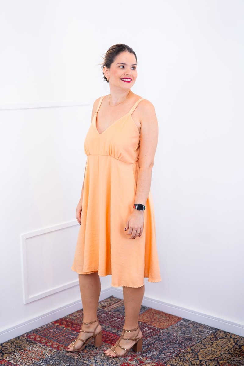 Vestido Malu – Alça Ajustável em Viscose Marrant com Saia Evasê e Bolsos