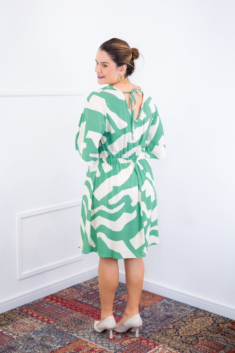 Vestido Sabrina - Decote V Manga Morcego em Viscolinho