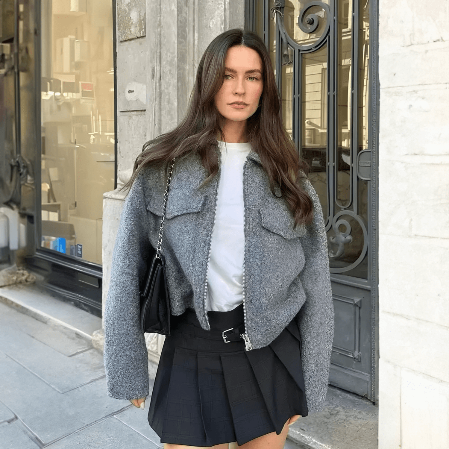 Jaqueta Cropped Feminina de Lã com Zíper Frontal e Bolsos Utilitários Cinza – Favier