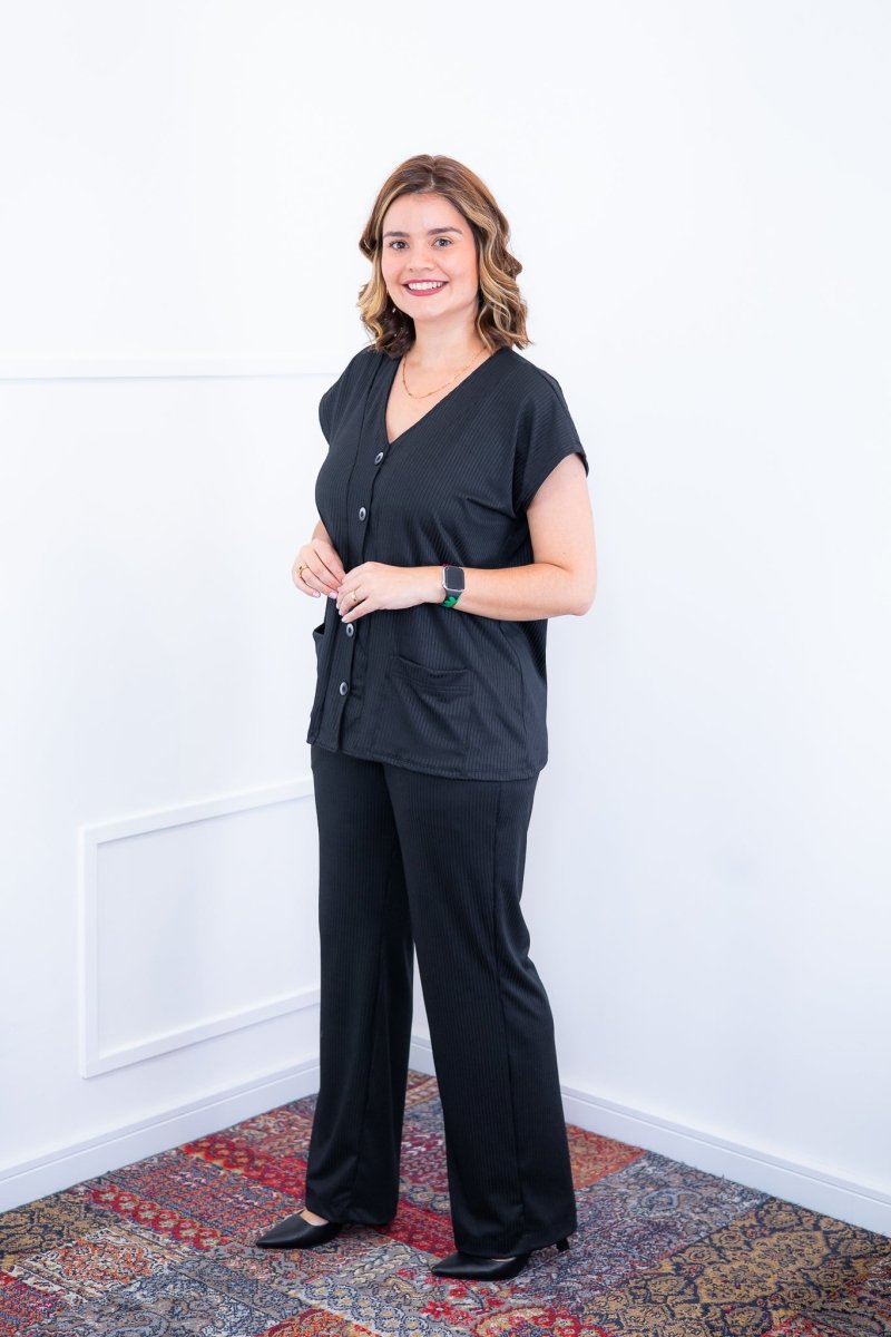 Conjunto Itália - Em Malha Canelada com Colete de Botões e Calça Pantalona