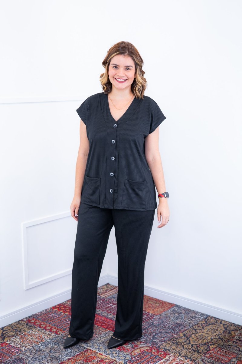 Conjunto Itália - Em Malha Canelada com Colete de Botões e Calça Pantalona