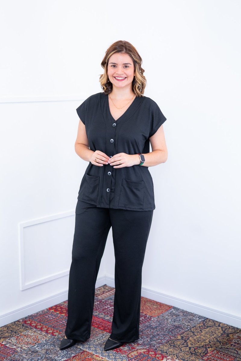 Conjunto Itália - Em Malha Canelada com Colete de Botões e Calça Pantalona