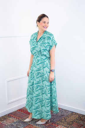 Conjunto Rio – Saia Longa e Blusa com Decote V em Crepe com Caimento Fluido