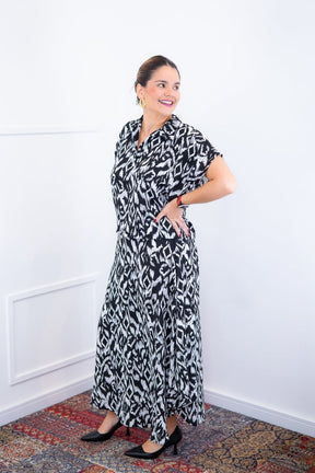 Conjunto Rio – Saia Longa e Blusa com Decote V em Crepe com Caimento Fluido