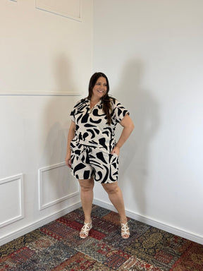 Conjunto Salvador – Bermuda e Blusa em Crepe com Estampa Geométrica