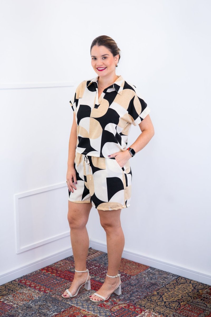 Conjunto Salvador – Bermuda e Blusa em Crepe com Estampa Geométrica