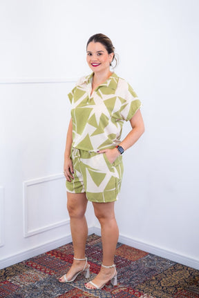 Conjunto Salvador – Bermuda e Blusa em Crepe com Estampa Geométrica