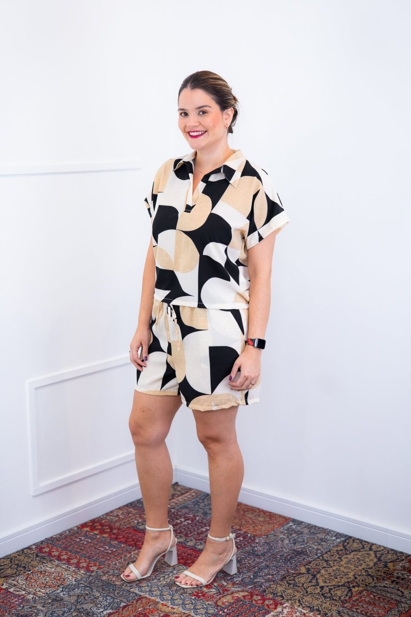 Conjunto Salvador – Bermuda e Blusa em Crepe com Estampa Geométrica