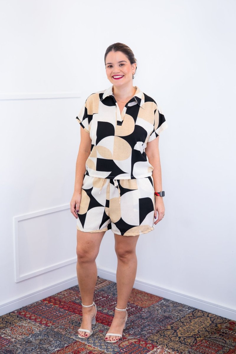 Conjunto Salvador – Bermuda e Blusa em Crepe com Estampa Geométrica