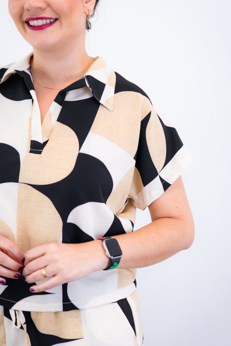 Conjunto Salvador – Bermuda e Blusa em Crepe com Estampa Geométrica