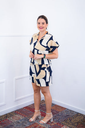 Conjunto Salvador – Bermuda e Blusa em Crepe com Estampa Geométrica