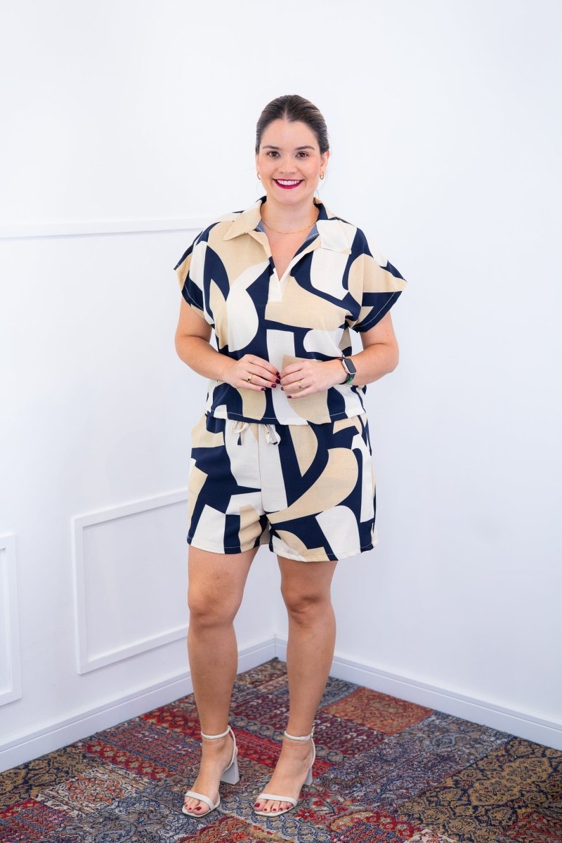 Conjunto Salvador – Bermuda e Blusa em Crepe com Estampa Geométrica