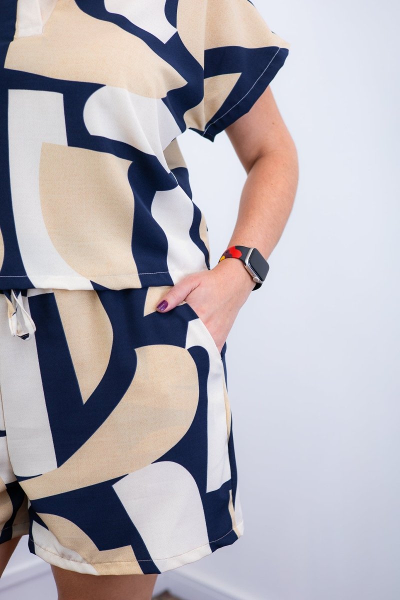 Conjunto Salvador – Bermuda e Blusa em Crepe com Estampa Geométrica