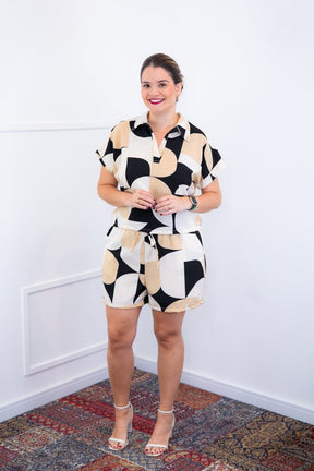 Conjunto Salvador – Bermuda e Blusa em Crepe com Estampa Geométrica