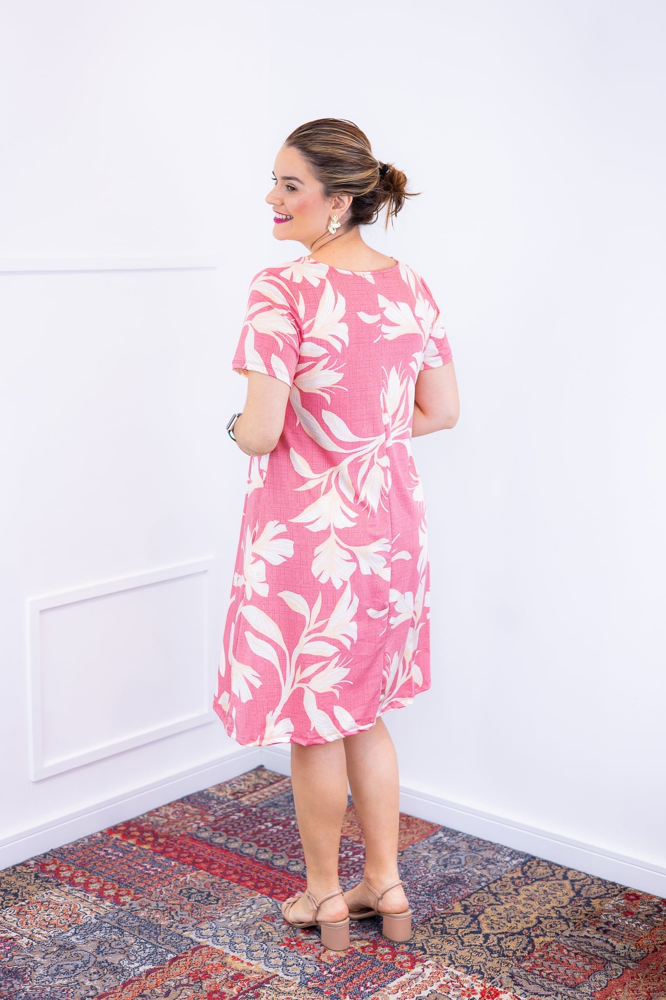 Vestido Sara - Malha Confort Deluxe Midi com Mangas e Bolsos