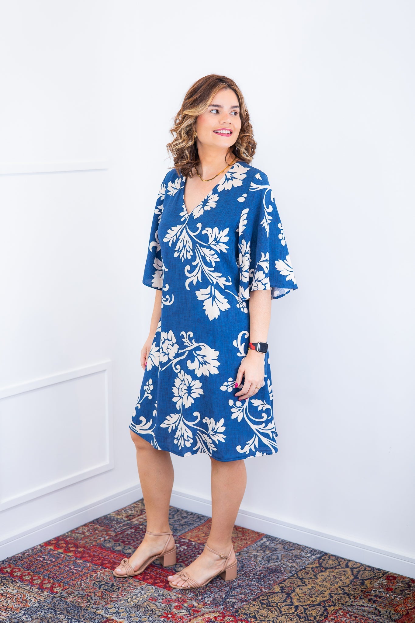 Vestido Sabrina - Decote V Manga Morcego em Viscolinho