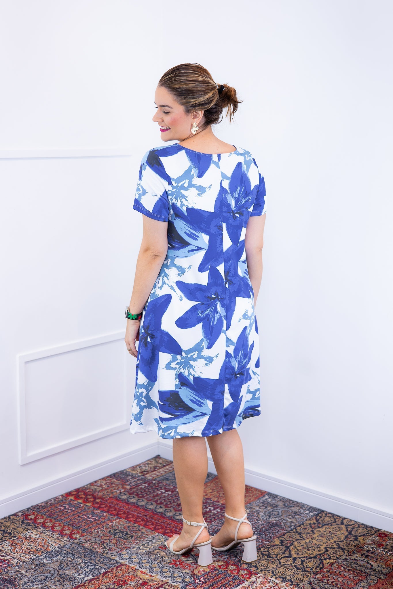 Vestido Sara - Malha Confort Deluxe Midi com Mangas e Bolsos