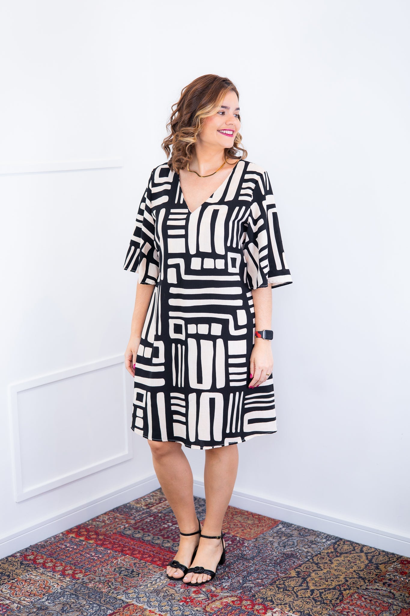 Vestido Sabrina - Decote V Manga Morcego em Viscolinho