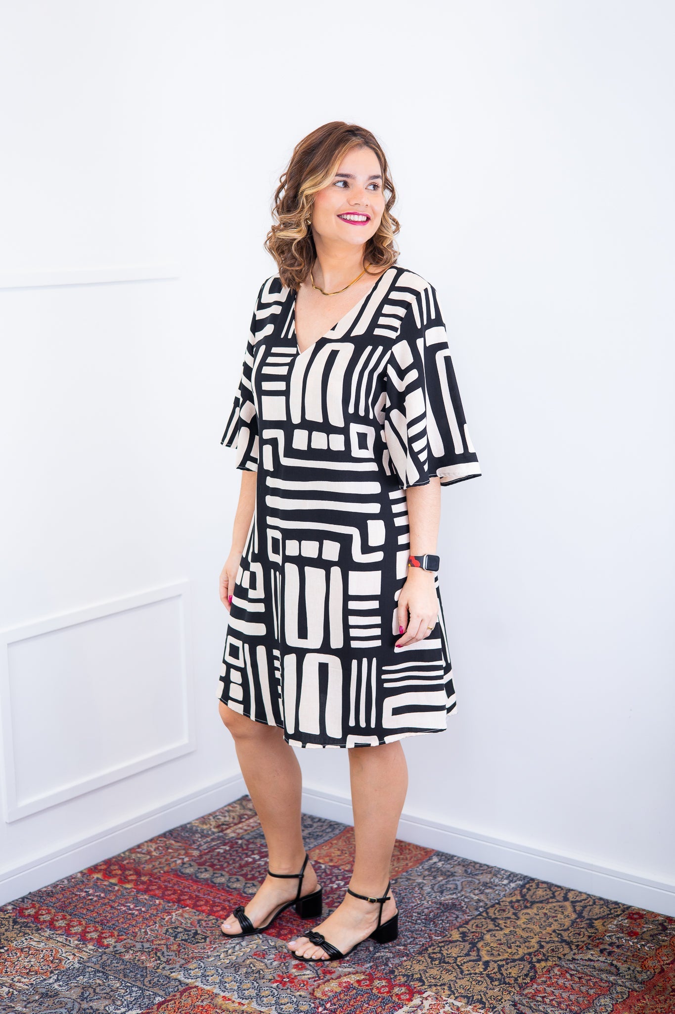 Vestido Sabrina - Decote V Manga Morcego em Viscolinho