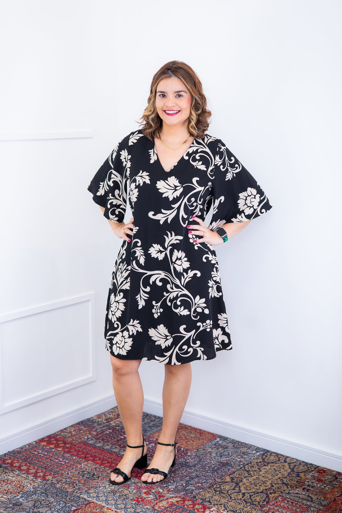 Vestido Sabrina - Decote V Manga Morcego em Viscolinho