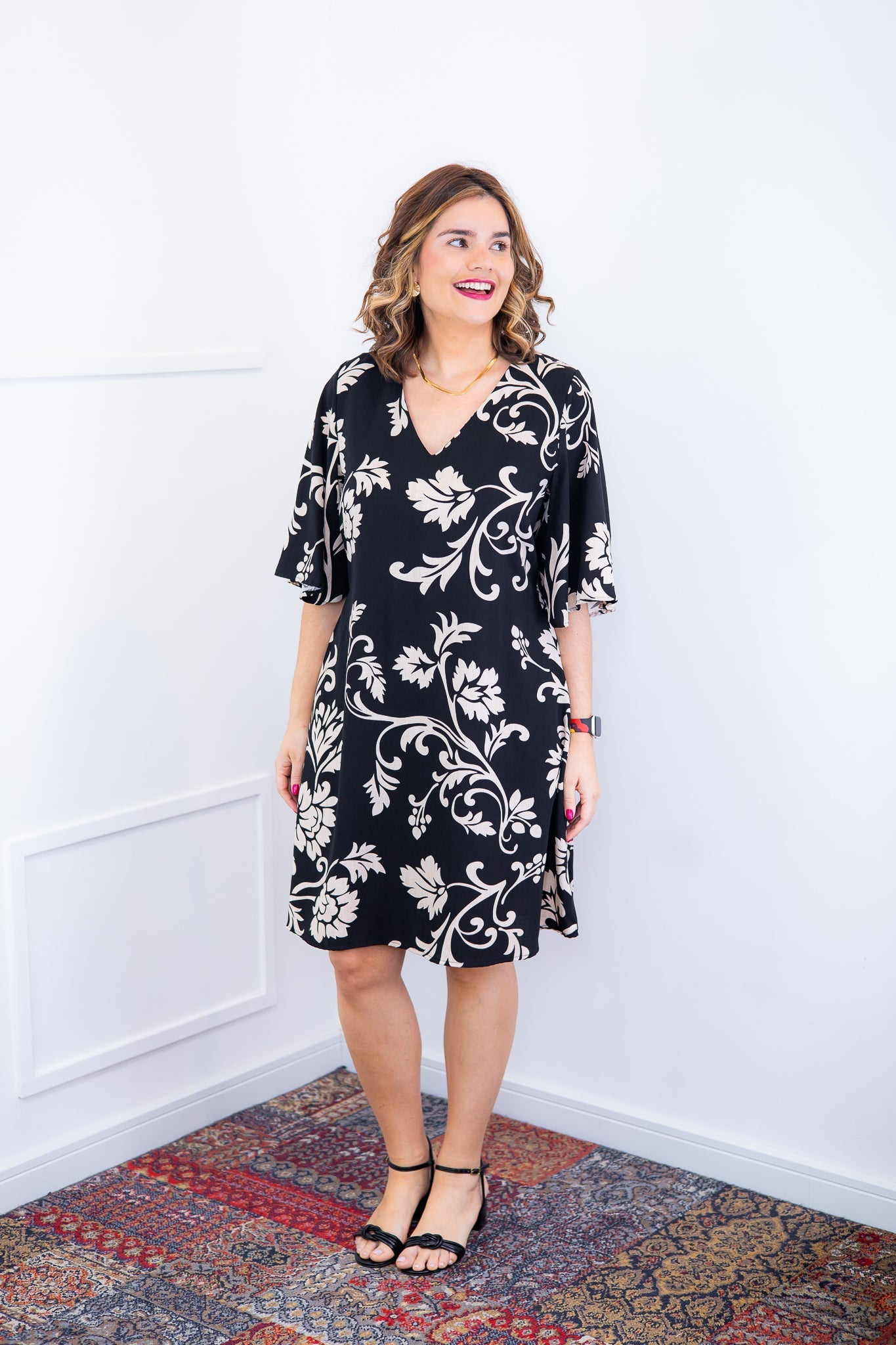 Vestido Sabrina - Decote V Manga Morcego em Viscolinho